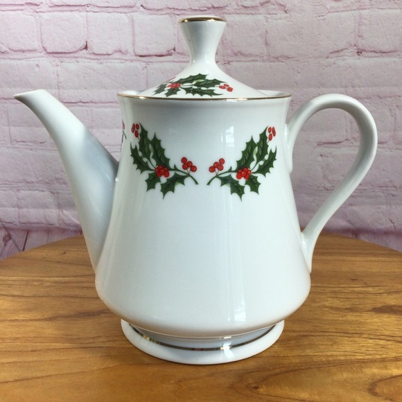 Porcelain Holly Berry Teapot - Picture 2 of 8
